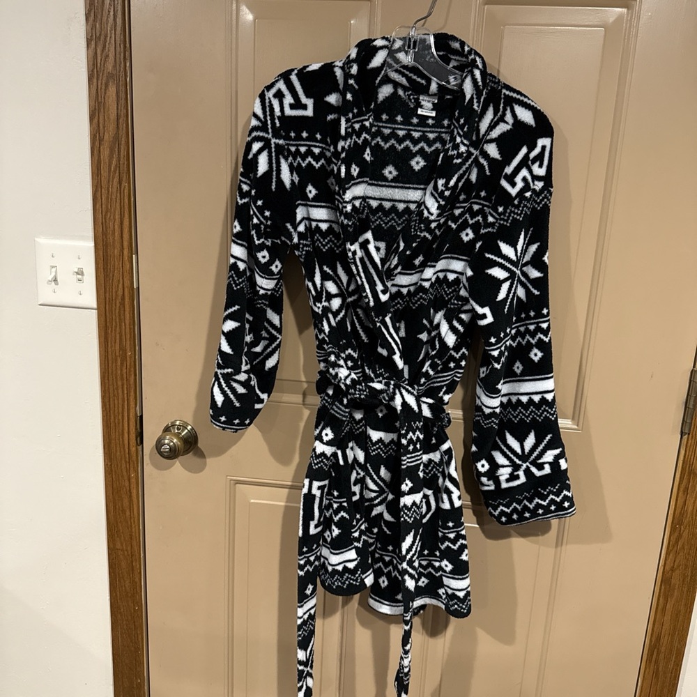 PINK Black and White Patterned Robe